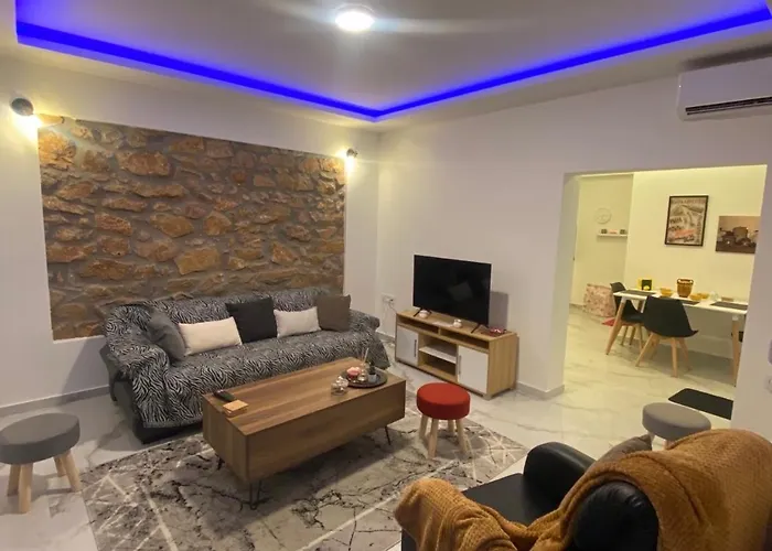 Alexandra Apartment