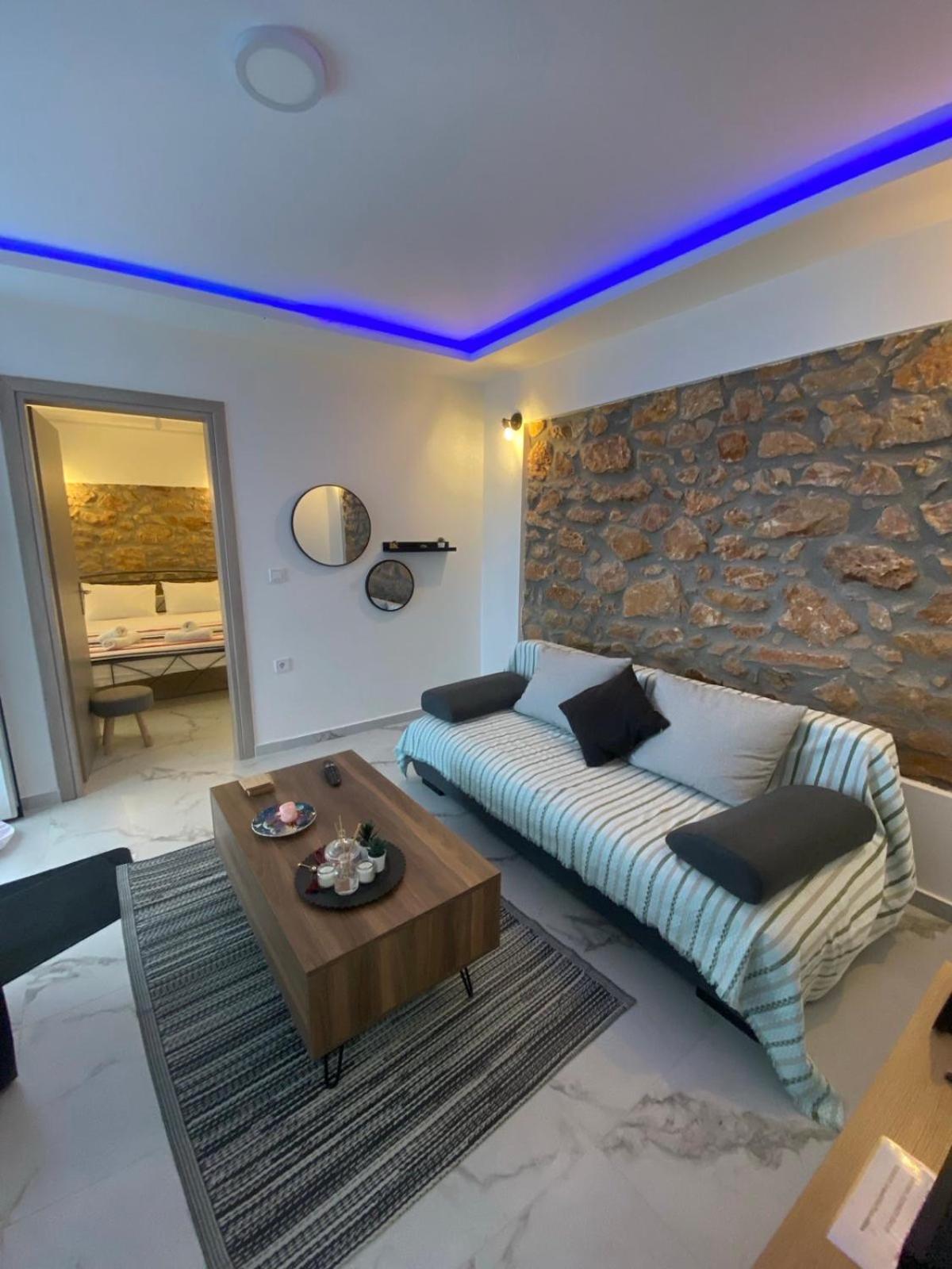 Alexandra Apartment *